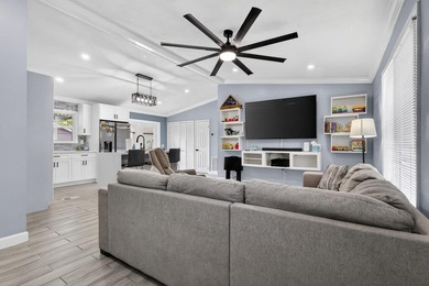 Welcome to this charming three-bedroom, two-bathroom - photo 4