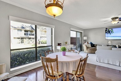 Welcome to easy, elegant living in this beautifully maintained - photo 5