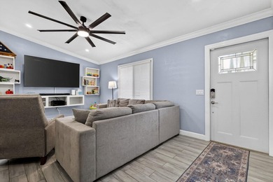 Welcome to this charming three-bedroom, two-bathroom - photo 5
