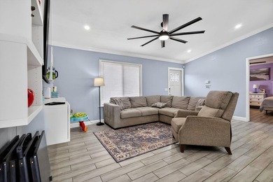 Welcome to this charming three-bedroom, two-bathroom - photo 6