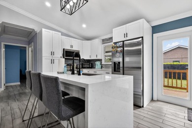 Welcome to this charming three-bedroom, two-bathroom - photo 10