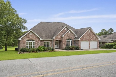 Lake Home For Sale in Hattiesburg, Mississippi