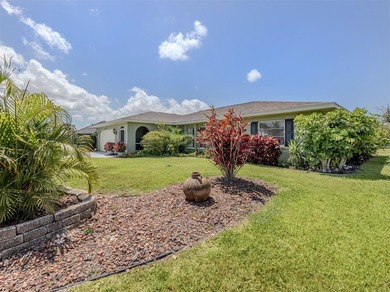 Welcome to this lovely home in desirable Venice Gardens, (Just - photo 2