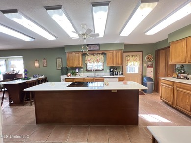 Prime Golf Course Living in Diamondhead | Wake up to sweeping - photo 2