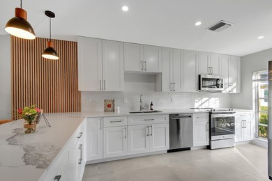 RENOVATED, MOVE-IN READY VILLA. Experience effortless Florida - photo 2