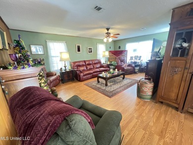 Prime Golf Course Living in Diamondhead | Wake up to sweeping - photo 3