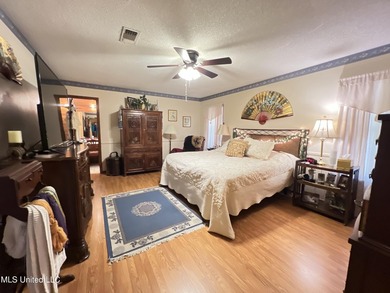 Prime Golf Course Living in Diamondhead | Wake up to sweeping - photo 4