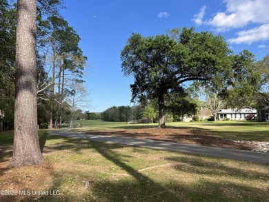 Prime Golf Course Living in Diamondhead | Wake up to sweeping - photo 6