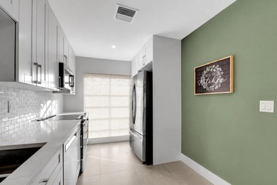 RENOVATED, MOVE-IN READY VILLA. Experience effortless Florida - photo 8