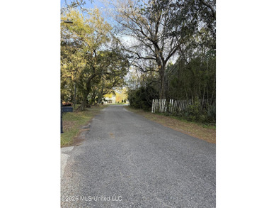 Great vacant lot just minutes from the water. Enjoy easy access - photo 2