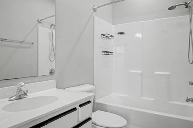 Welcome to this well-maintained and conveniently located - photo 18