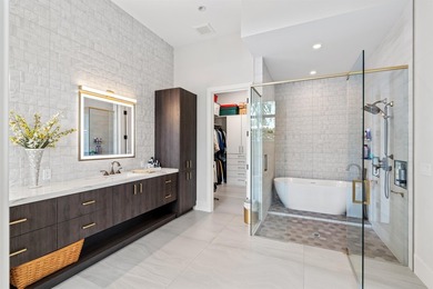 Chic, Modern Residence artfully crafted by award-winning - photo 21