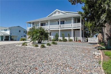 Welcome to your dream waterfront retreat in beautiful Crystal - photo 7