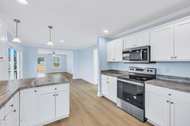 Discover simple coastal living at 936 Willow Place SW. This - photo 4