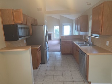 Welcome to this inviting three-bedroom, two-bathroom residence - photo 2