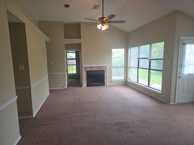 Welcome to this inviting three-bedroom, two-bathroom residence - photo 8