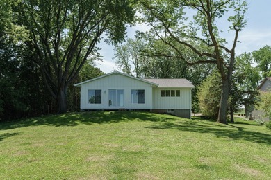 This is the one!! Beautifully updated ranch home on a quiet road - photo 12