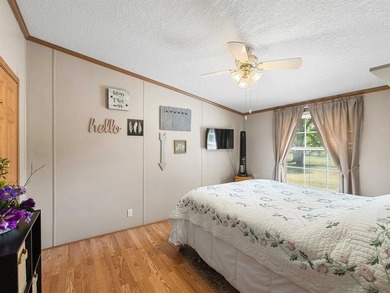 This well-maintained 3 bedroom, 2 bathroom manufactured home - photo 12