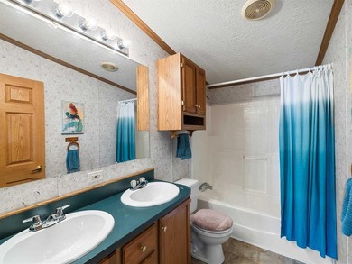 This well-maintained 3 bedroom, 2 bathroom manufactured home - photo 13