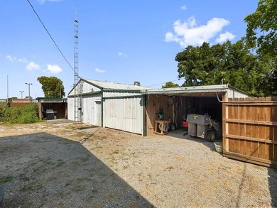 This well-maintained 3 bedroom, 2 bathroom manufactured home - photo 15