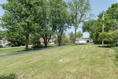 This is the one!! Beautifully updated ranch home on a quiet road - photo 17