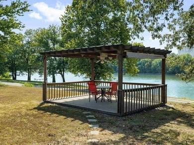 This well-maintained 3 bedroom, 2 bathroom manufactured home - photo 17