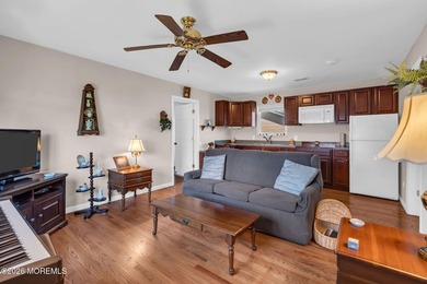 Five-Bedroom Colonial in Sought-After Twin Oaks. This charming - photo 18