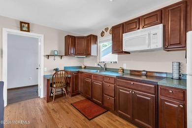 Five-Bedroom Colonial in Sought-After Twin Oaks. This charming - photo 19