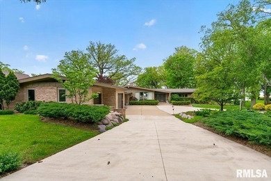 Welcome to this stunning mid-century ranch on the main body of - photo 2