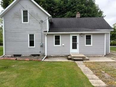 3 Bedroom, 1 bath with 1 car detached garage and additional 30 X - photo 3