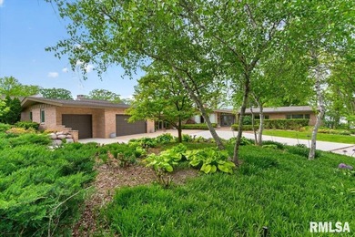 Welcome to this stunning mid-century ranch on the main body of - photo 4