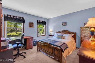 Five-Bedroom Colonial in Sought-After Twin Oaks. This charming - photo 28
