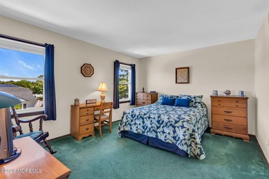 Five-Bedroom Colonial in Sought-After Twin Oaks. This charming - photo 29