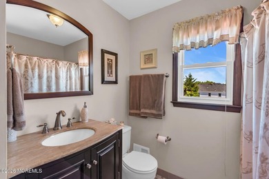 Five-Bedroom Colonial in Sought-After Twin Oaks. This charming - photo 30
