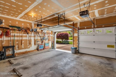 Five-Bedroom Colonial in Sought-After Twin Oaks. This charming - photo 32