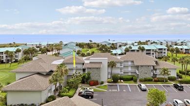 Beautifully renovated and offered Turnkey, this fully furnished - photo 5