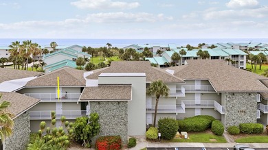Beautifully renovated and offered Turnkey, this fully furnished - photo 7