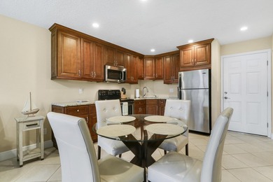 Beautifully renovated and offered Turnkey, this fully furnished - photo 10