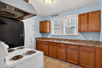 ***MOVE-IN READY HOME PERFECT FOR INVESTORS*** 3 bedroom/1 - photo 4