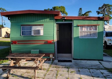 Newly Renovated. Super Cute . Great Location. Close to - photo 4