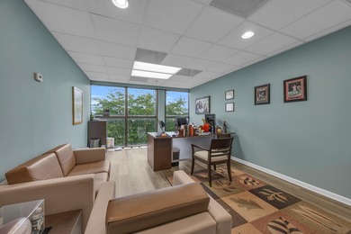 Nice corner office - photo 12