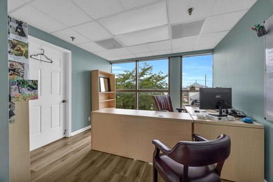 Nice corner office - photo 13