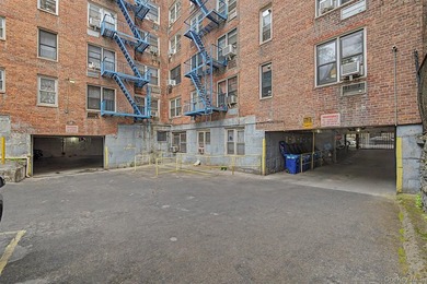 Beautiful fully renovated 1-bedroom, 1-bathroom apartment - photo 15