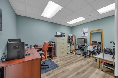 Nice corner office - photo 16