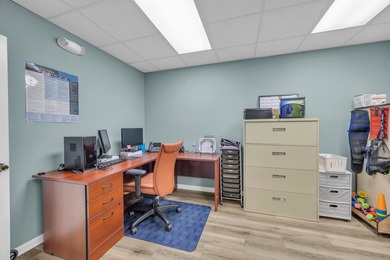 Nice corner office - photo 17