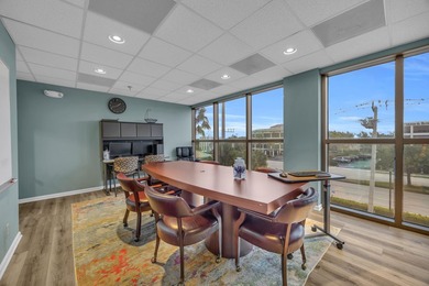 Nice corner office - photo 18