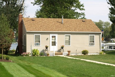 Lake Wawasee Home Sale Pending in Syracuse Indiana