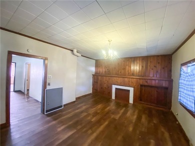Cute and Cozy 3-bedroom, 1-bath Cape Cod located in the City of - photo 4
