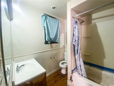 Cute and Cozy 3-bedroom, 1-bath Cape Cod located in the City of - photo 8
