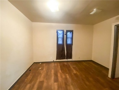 Cute and Cozy 3-bedroom, 1-bath Cape Cod located in the City of - photo 9